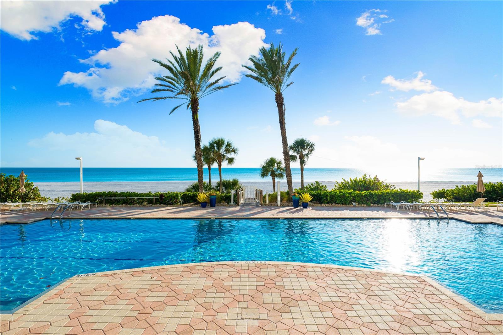 L ELEGANCE ON LIDO BEACH - Residential