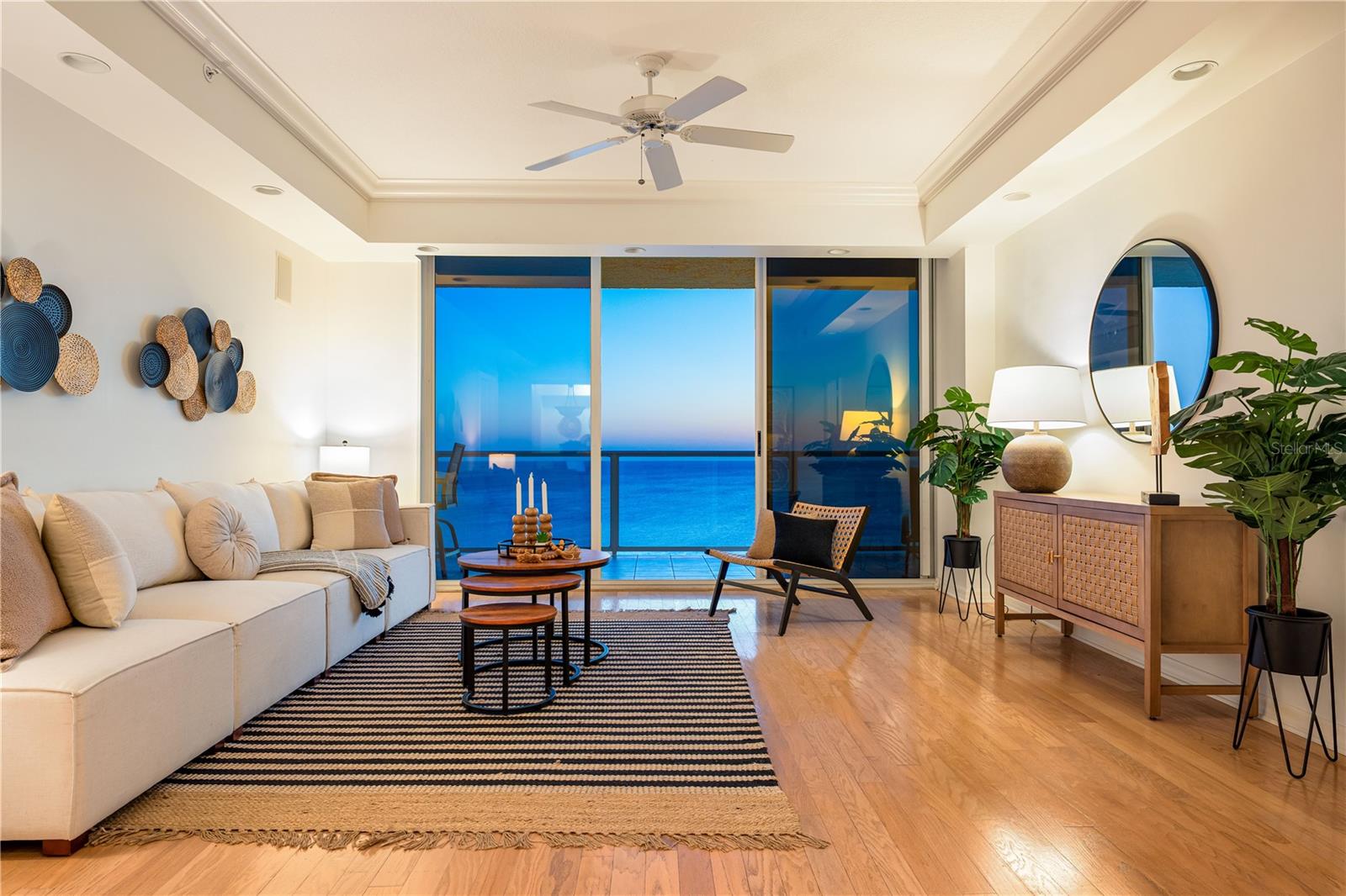 L ELEGANCE ON LIDO BEACH - Residential