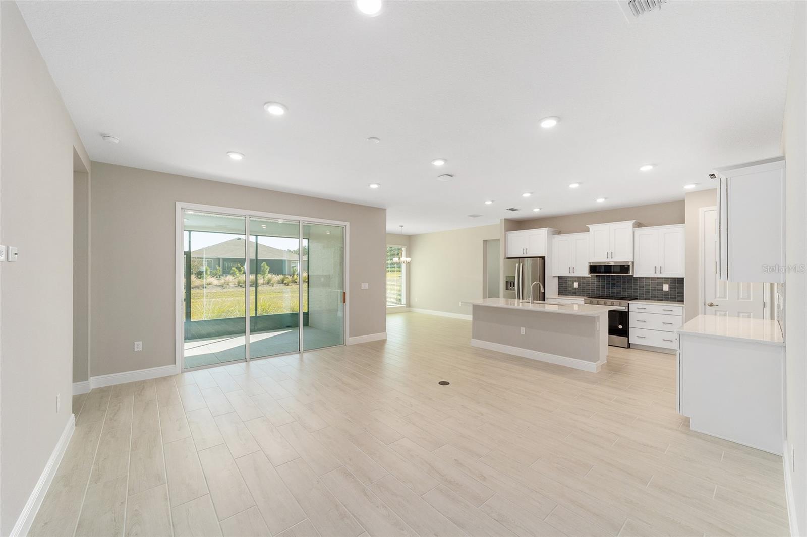 ON TOP OF THE WORLD - Residential