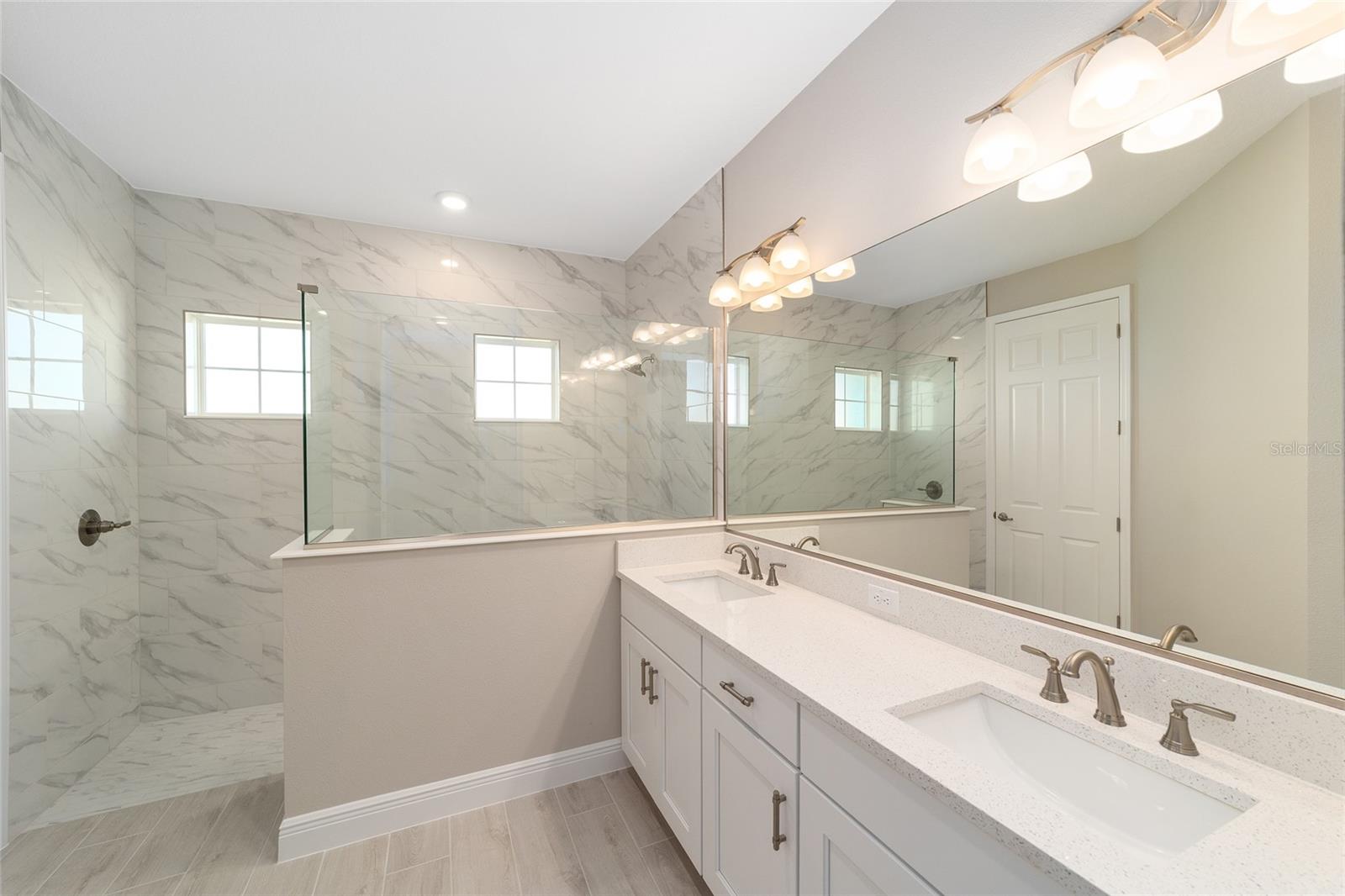 ON TOP OF THE WORLD - Residential