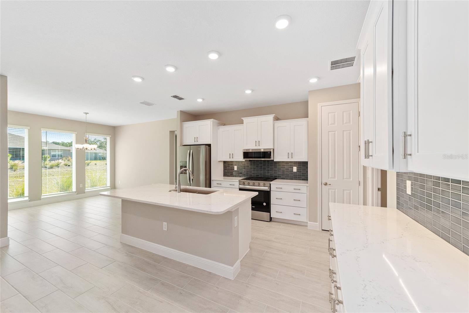 ON TOP OF THE WORLD - Residential