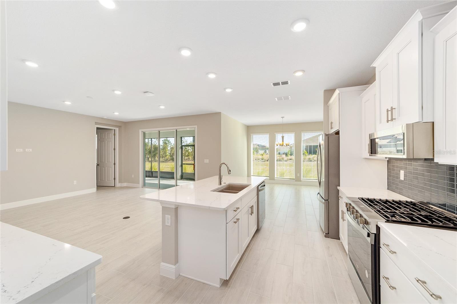 ON TOP OF THE WORLD - Residential