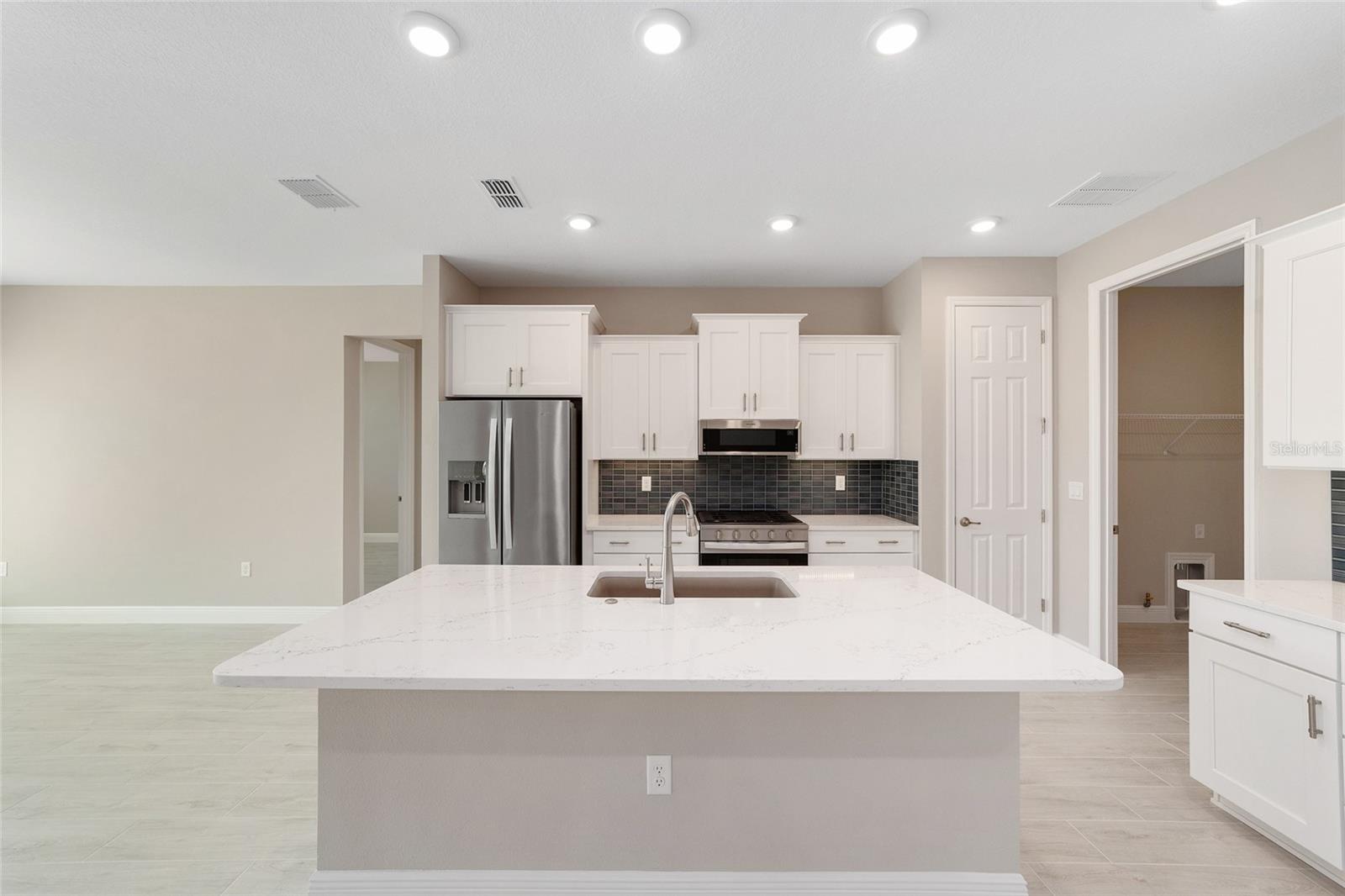 ON TOP OF THE WORLD - Residential