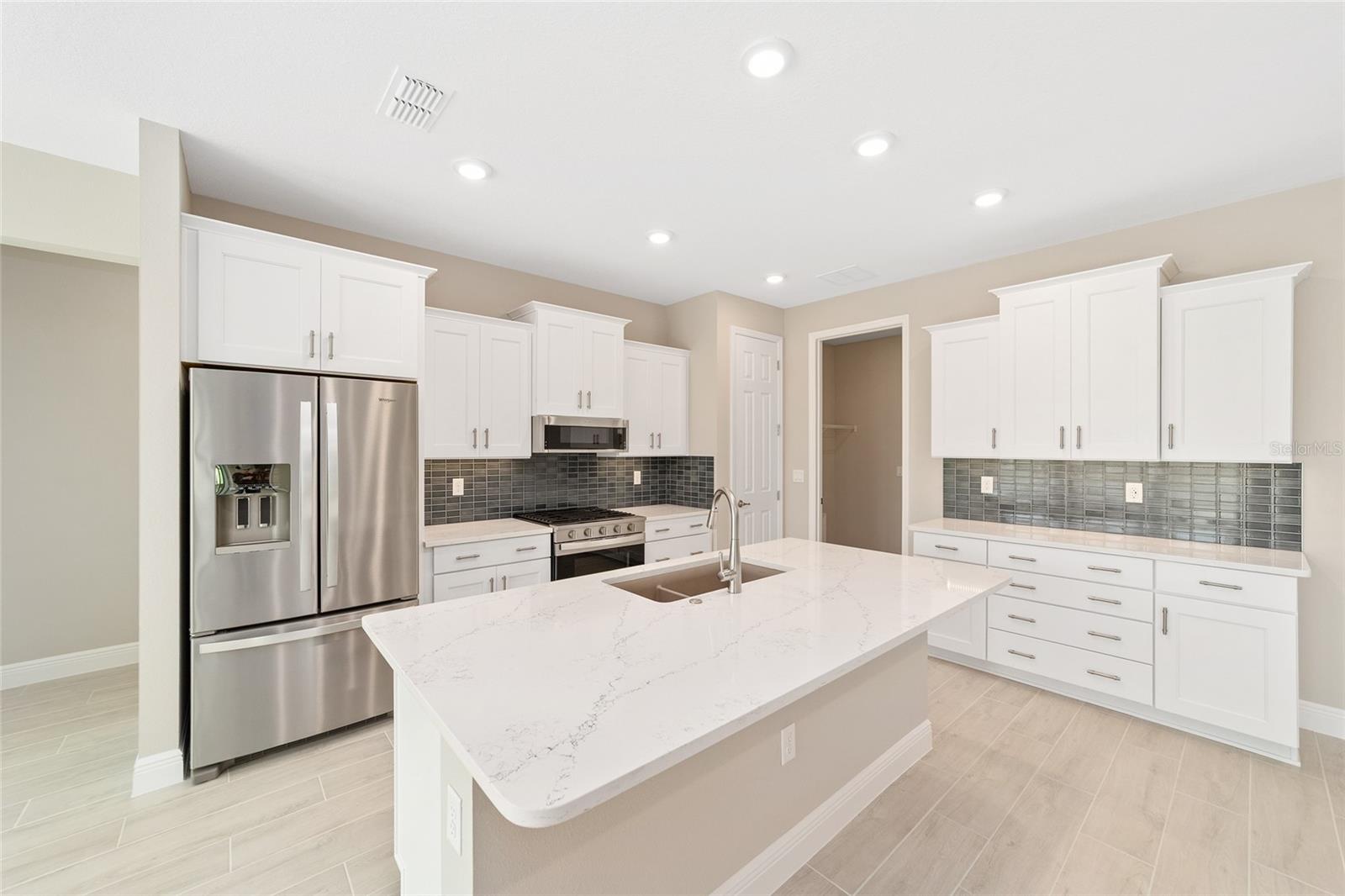 ON TOP OF THE WORLD - Residential