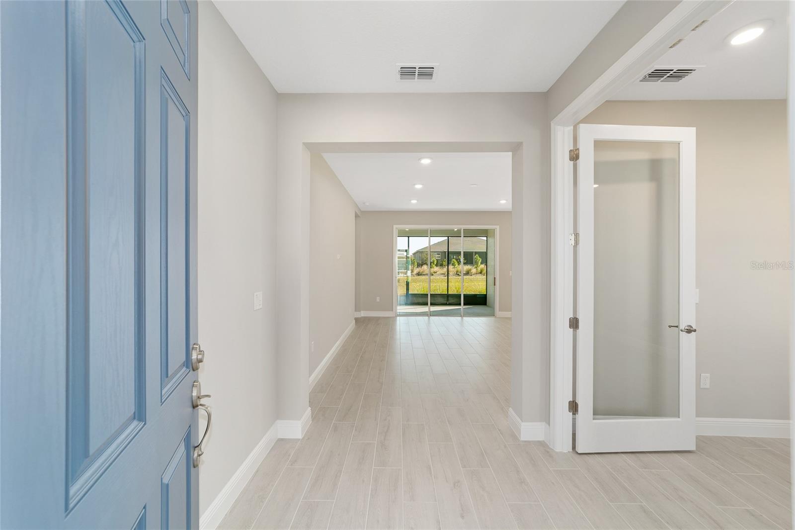 ON TOP OF THE WORLD - Residential