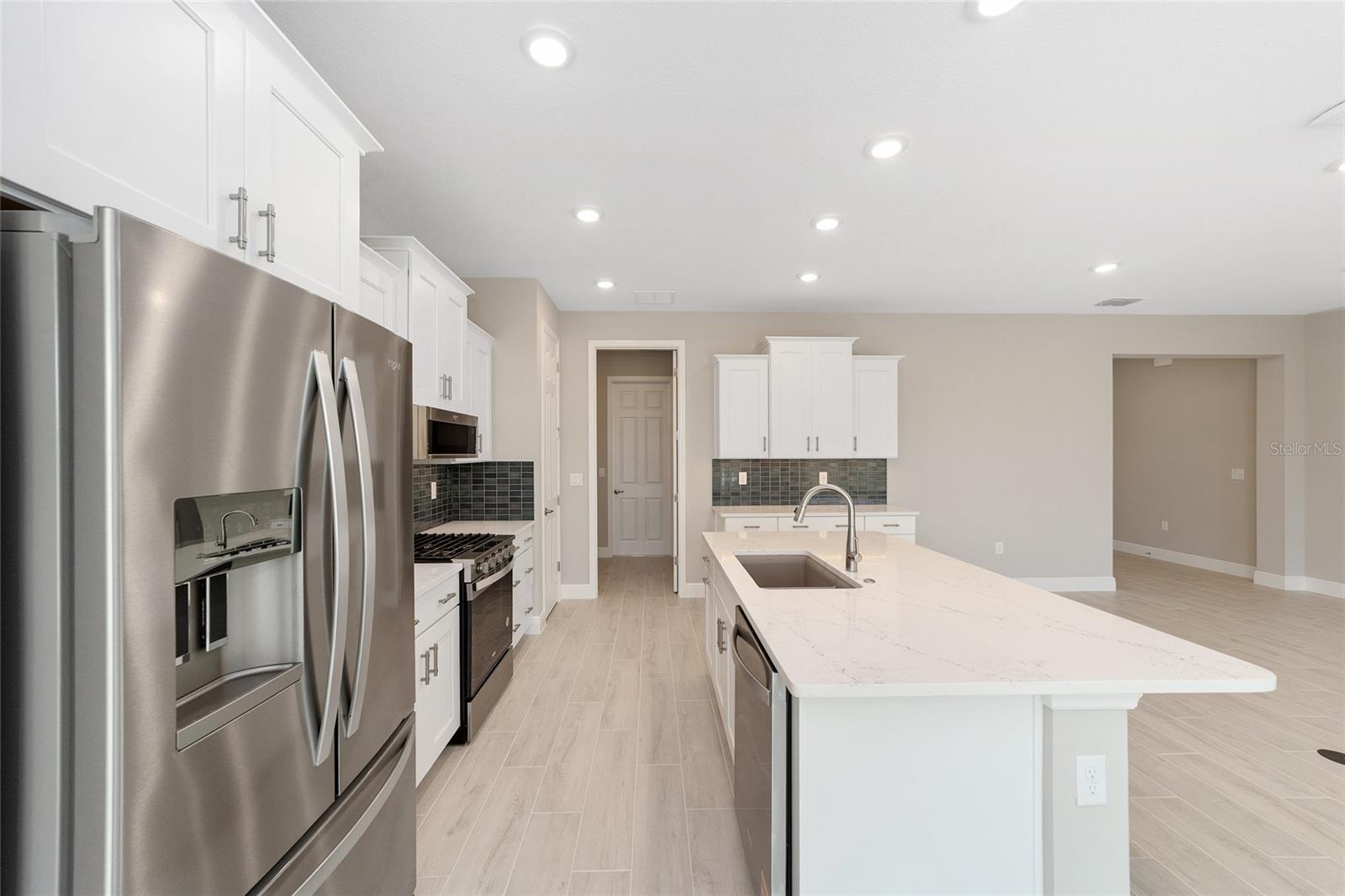 ON TOP OF THE WORLD - Residential