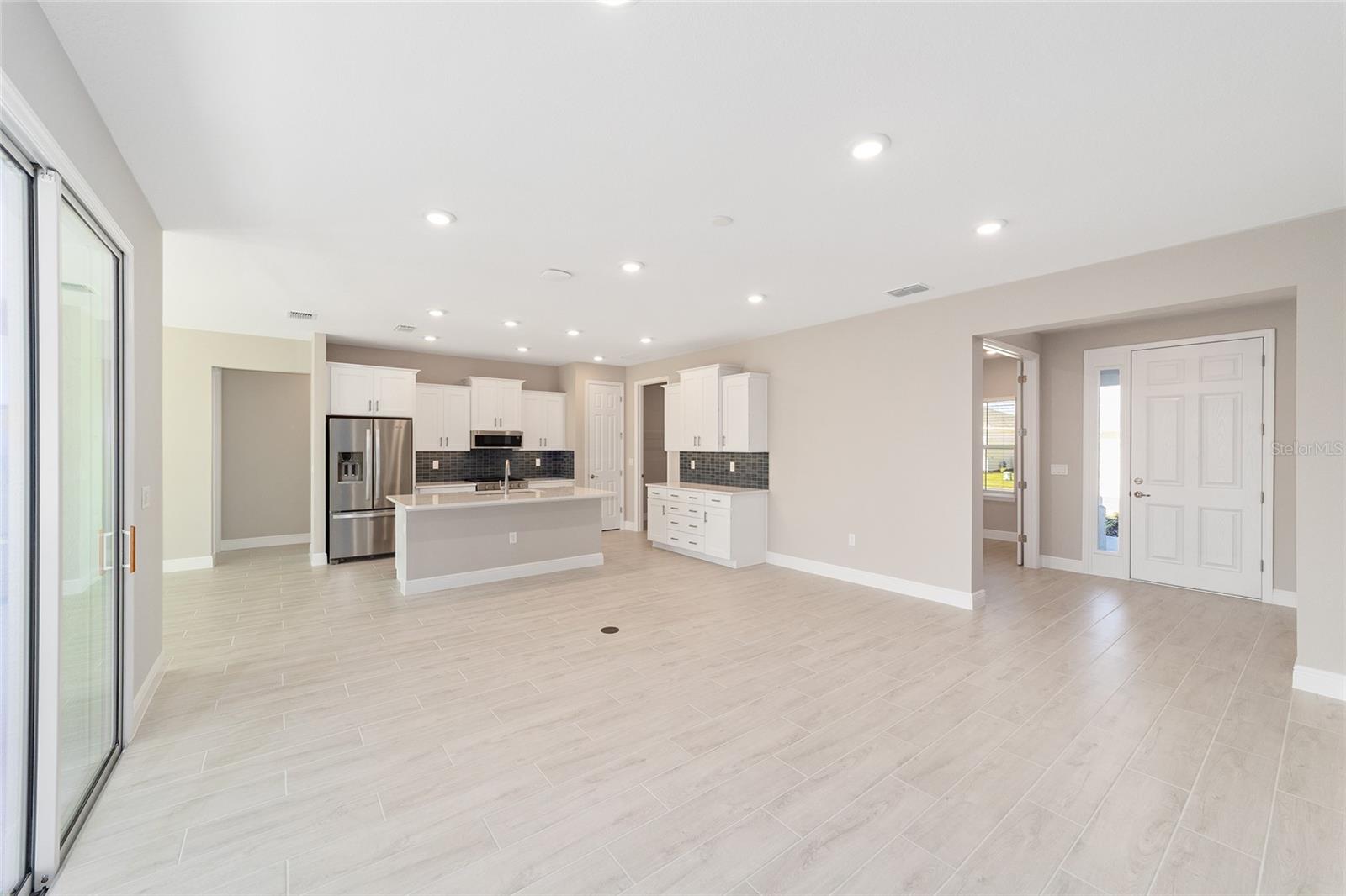 ON TOP OF THE WORLD - Residential