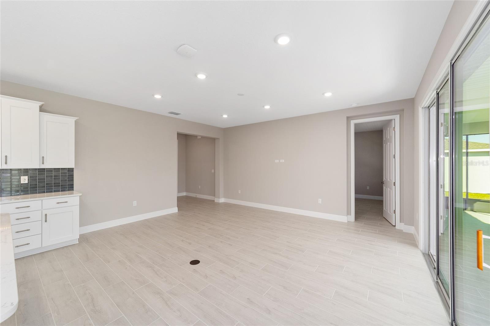 ON TOP OF THE WORLD - Residential