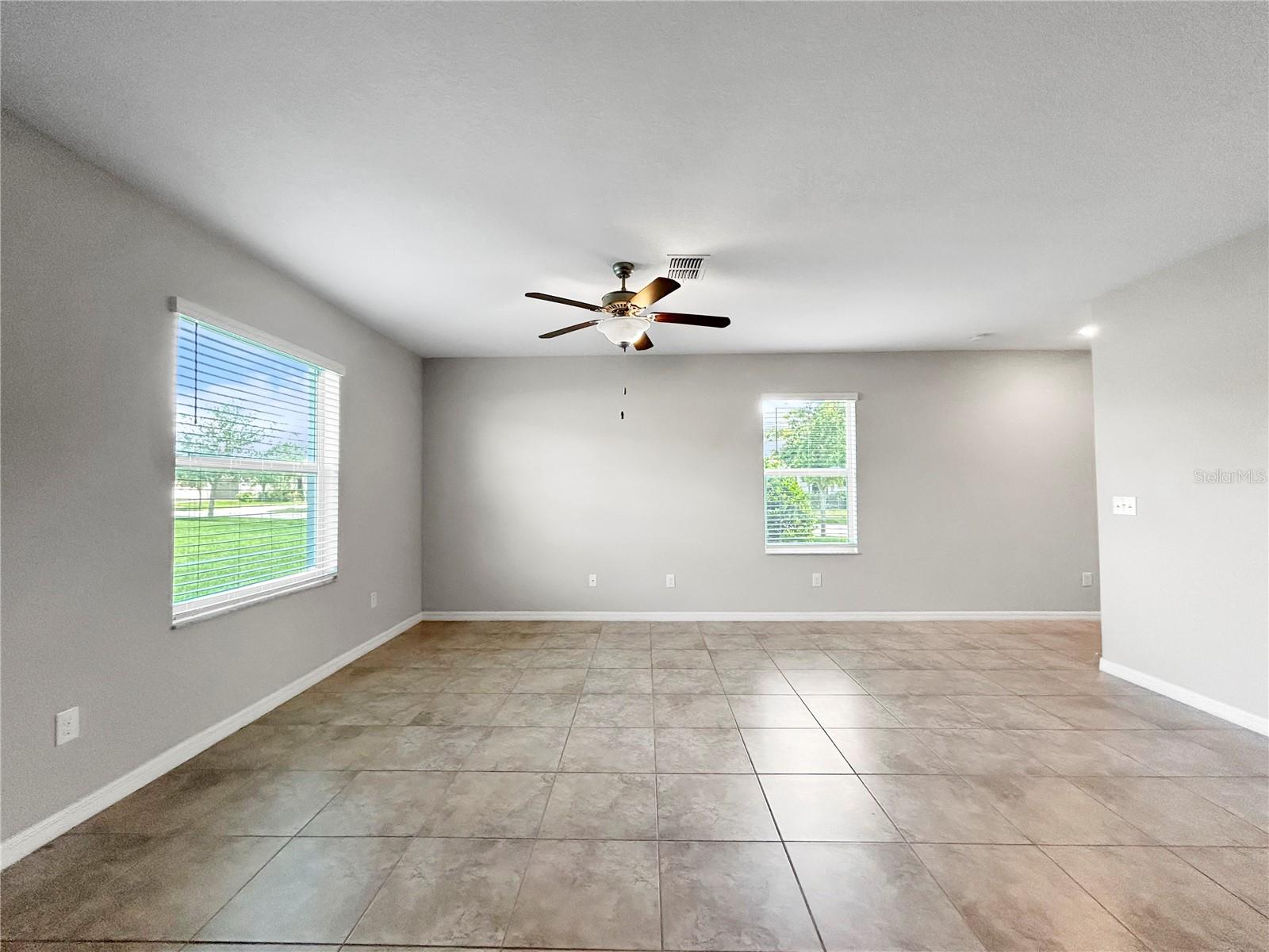 VISTA PALMS - Residential Lease