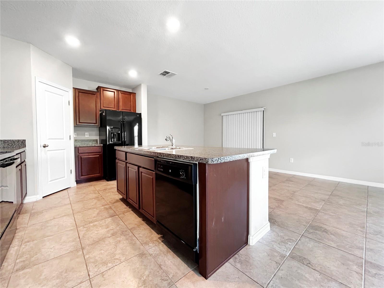 VISTA PALMS - Residential Lease