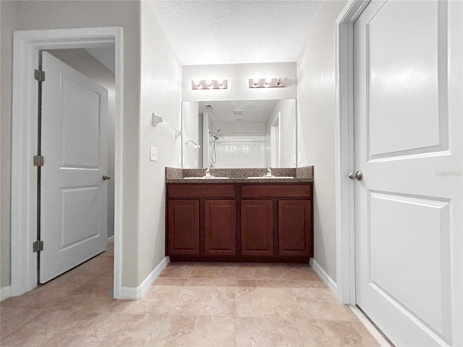 VISTA PALMS - Residential Lease