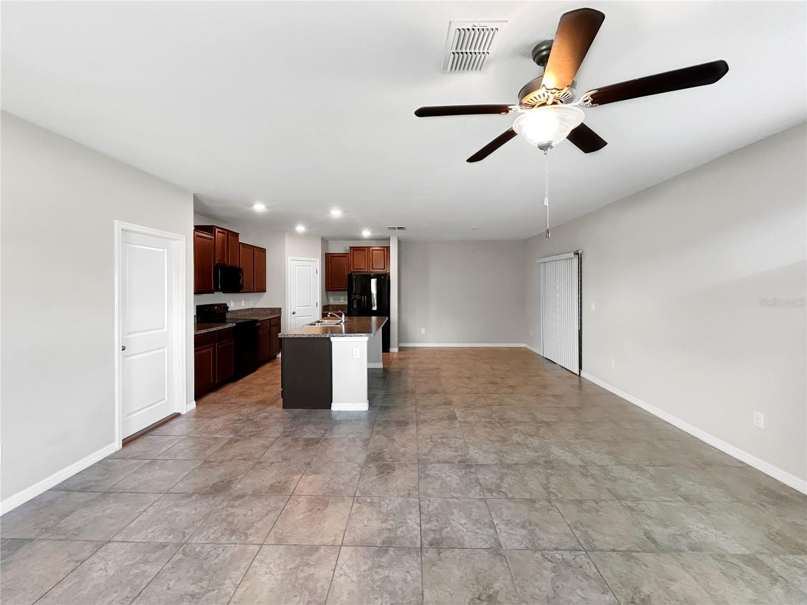 VISTA PALMS - Residential Lease