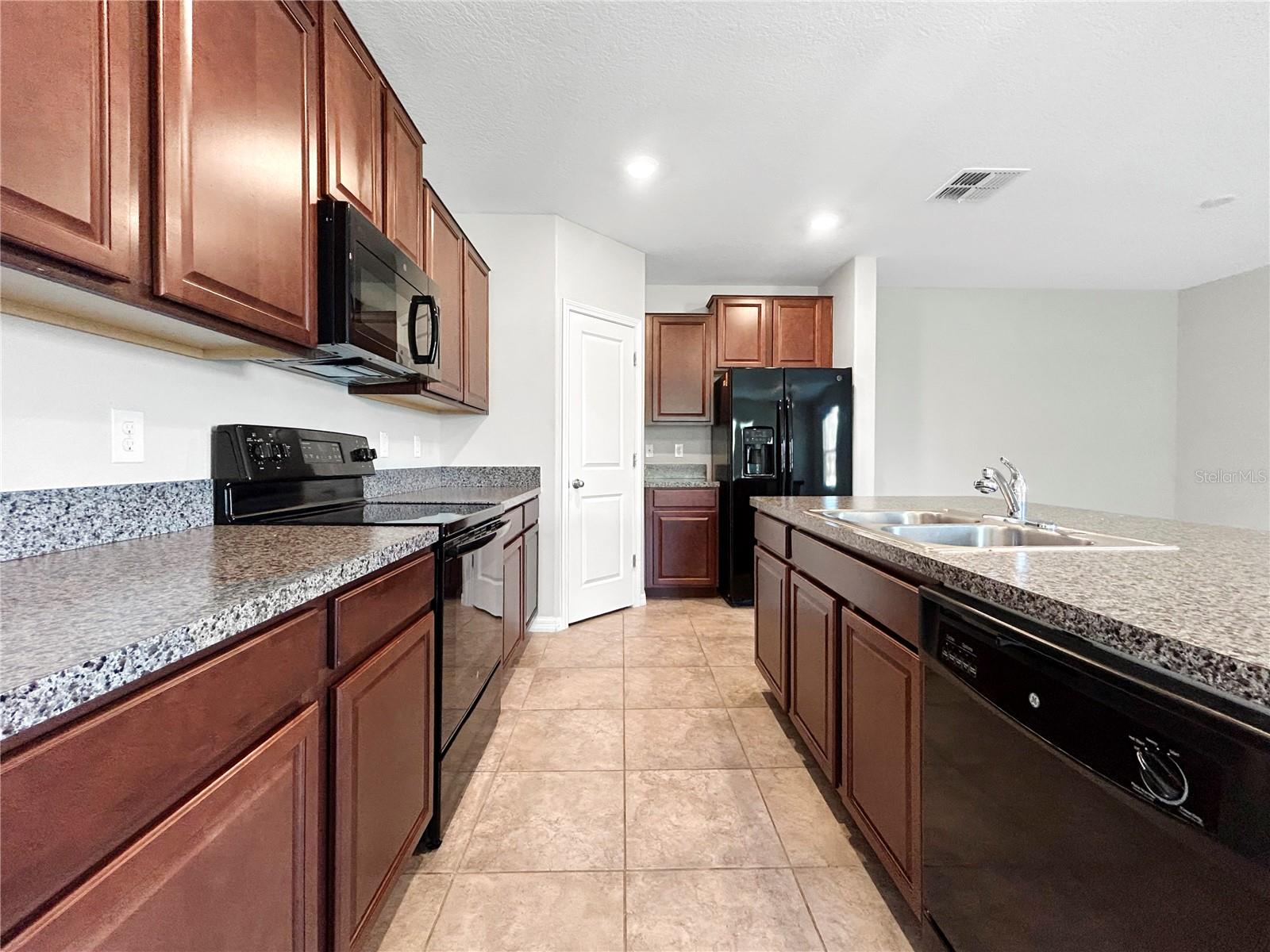VISTA PALMS - Residential Lease