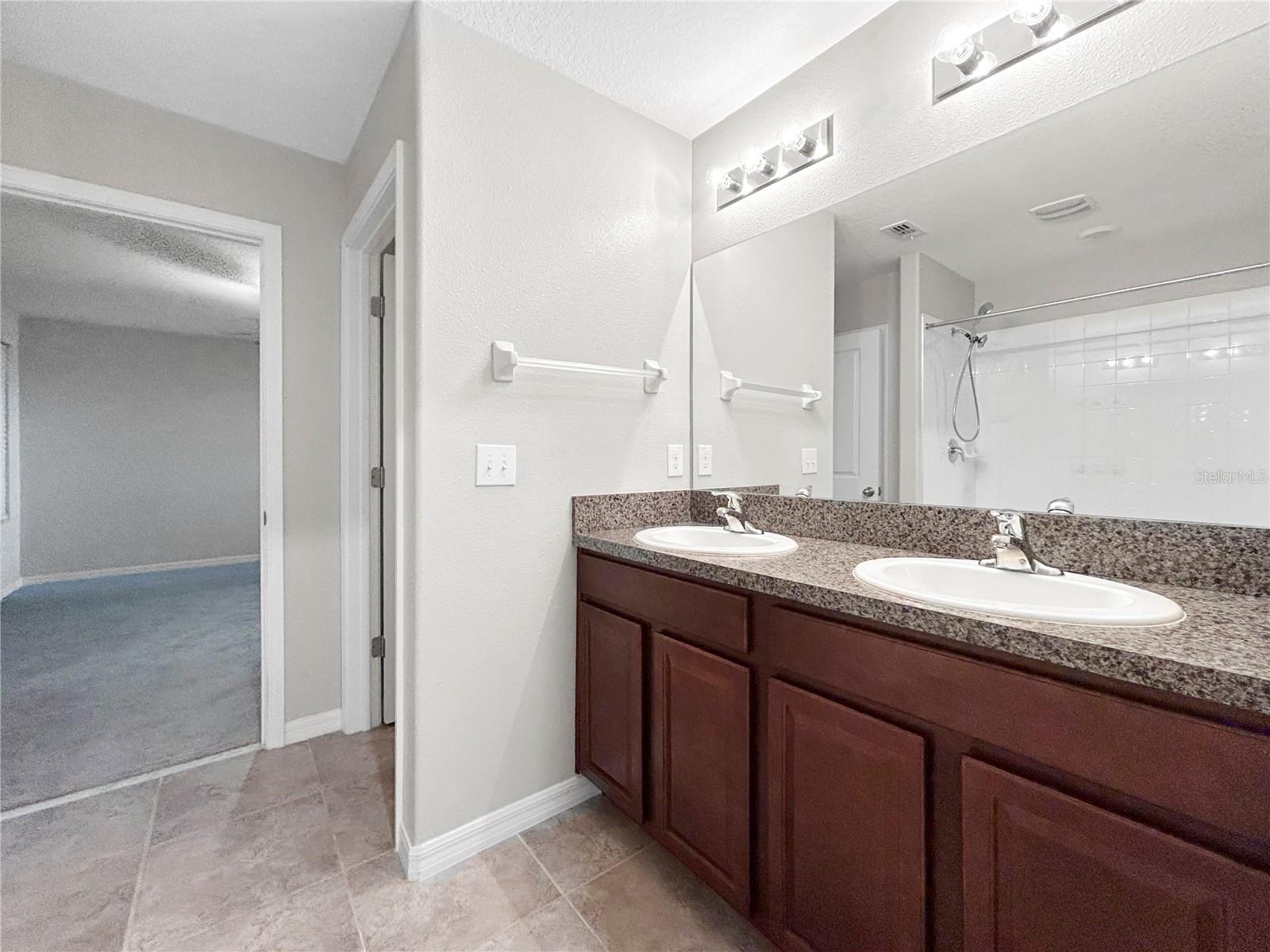 VISTA PALMS - Residential Lease