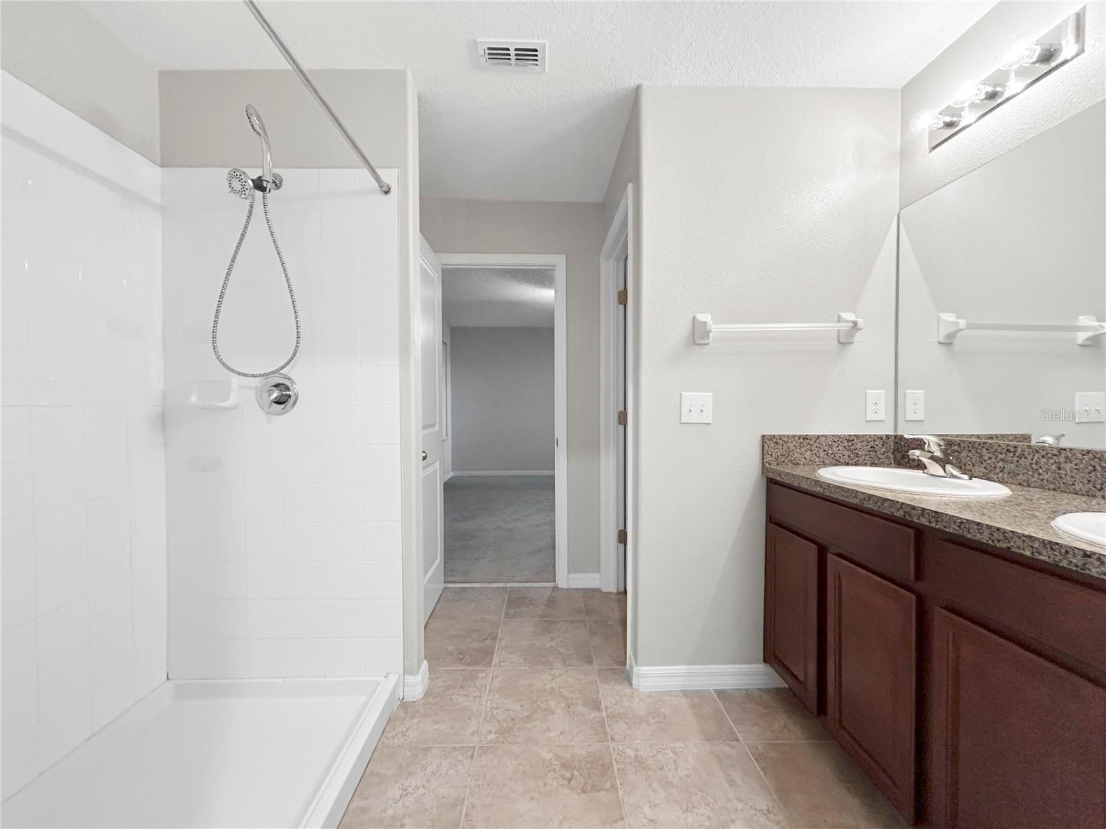 VISTA PALMS - Residential Lease