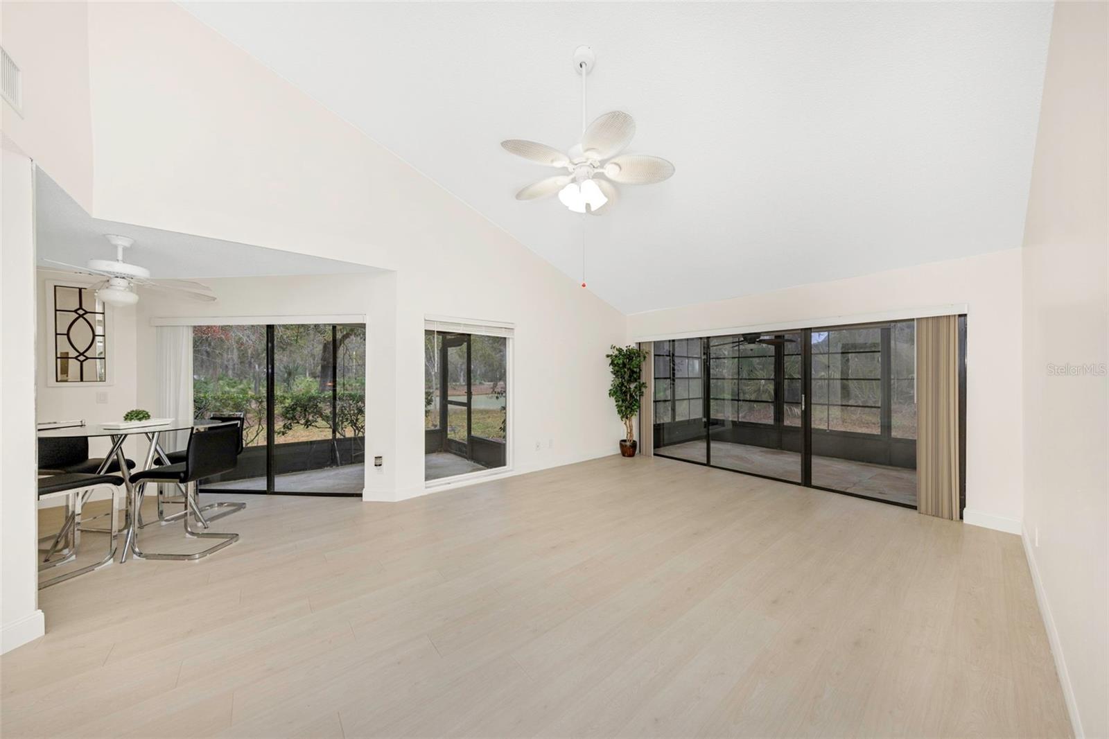 EAST LAKE WOODLANDS WOODS LANDING TWNHMS - Residential