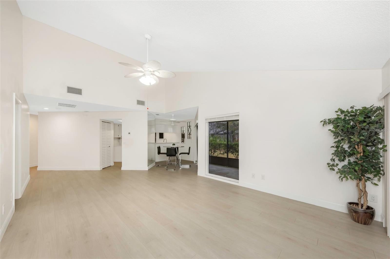 EAST LAKE WOODLANDS WOODS LANDING TWNHMS - Residential