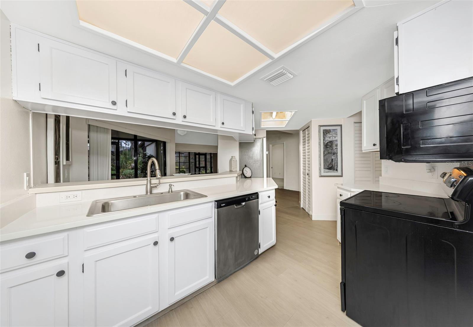 EAST LAKE WOODLANDS WOODS LANDING TWNHMS - Residential