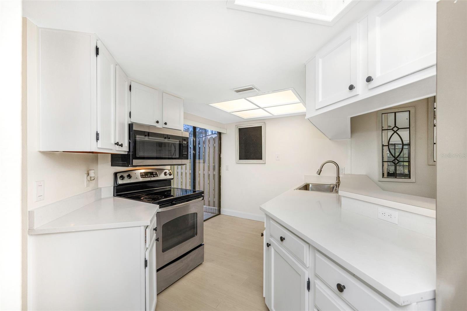 EAST LAKE WOODLANDS WOODS LANDING TWNHMS - Residential