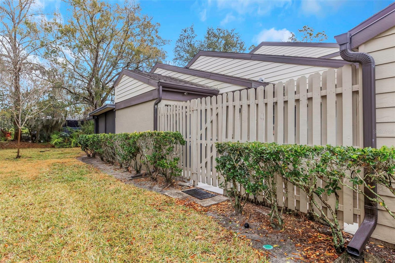 EAST LAKE WOODLANDS WOODS LANDING TWNHMS - Residential