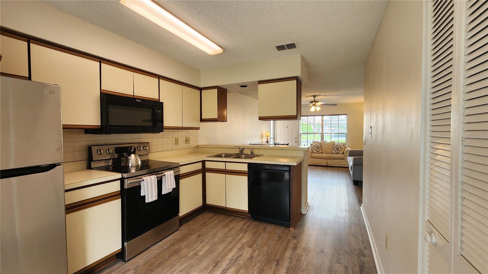 SUNNYBROOK CONDO 07 - Residential