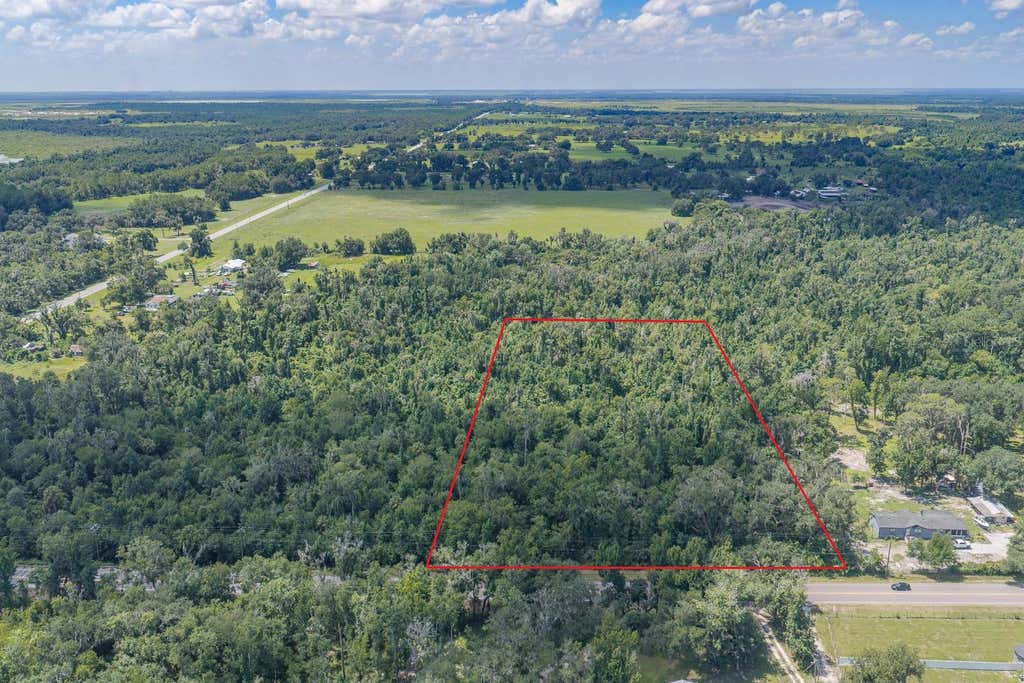 Photo of 18525 672 Highway, Lithia, FL 33547 (MLS # TB8532184)