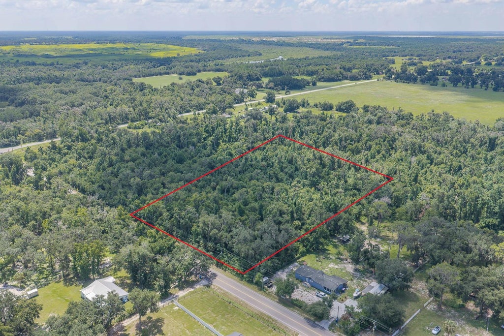 Photo of 18525 672 Highway, Lithia, FL 33547 (MLS # TB8532184)