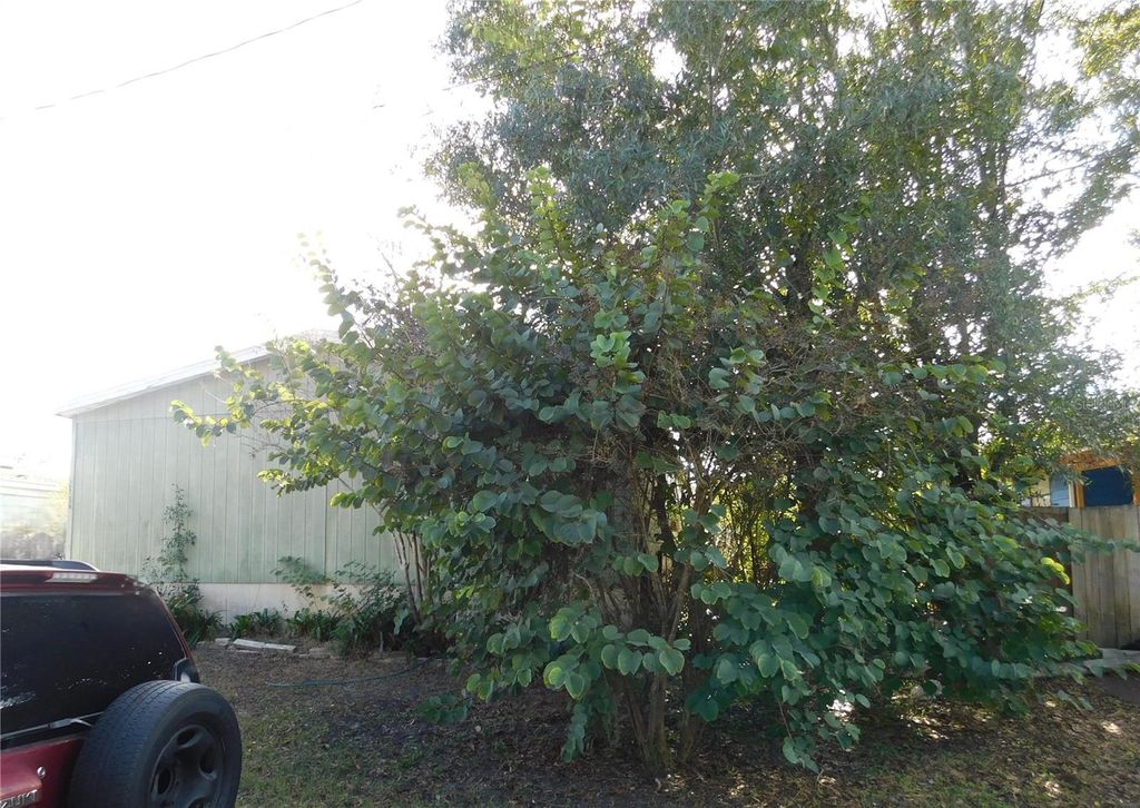 Photo of 2634 Sea Oats Circle N, Lakeland, FL 33815 (MLS # TB8458741)