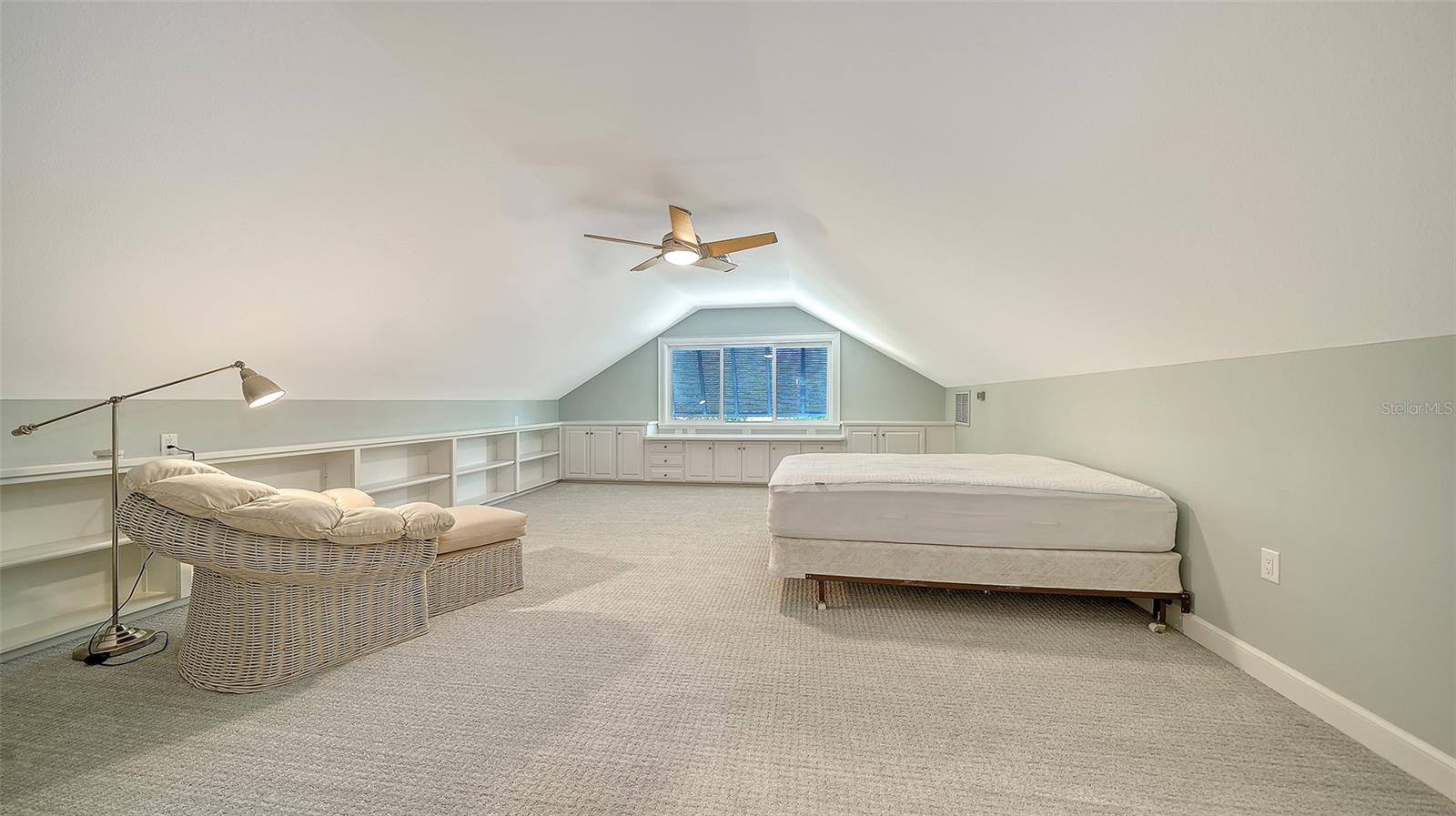 THE OAKS BAYSIDE - Residential