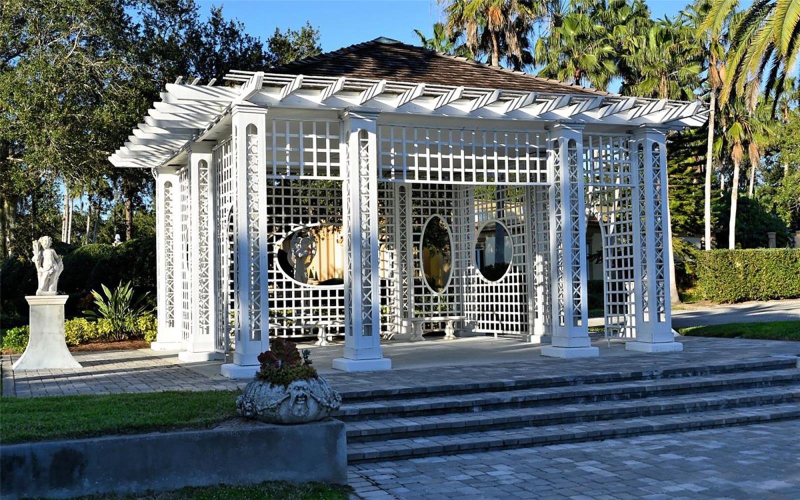 THE OAKS BAYSIDE - Residential