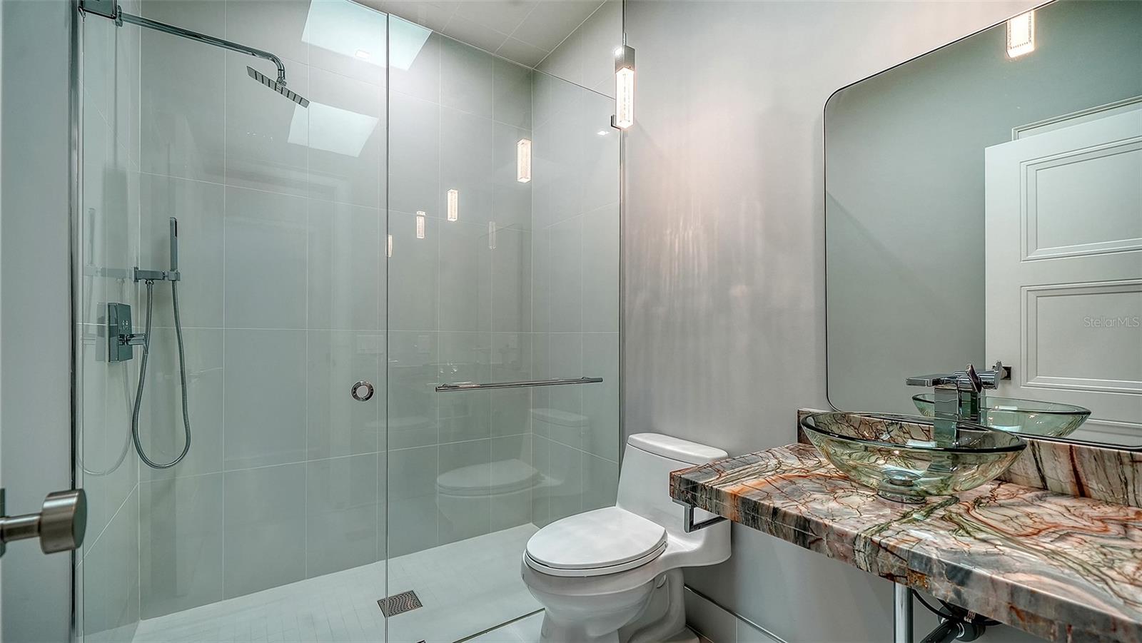 THE OAKS BAYSIDE - Residential