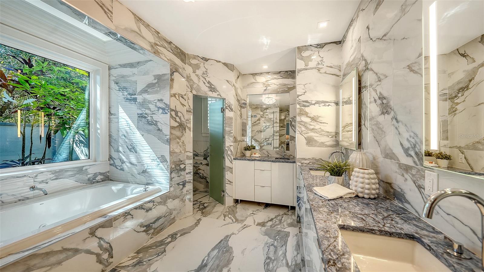 OAKS BAYSIDE - Residential