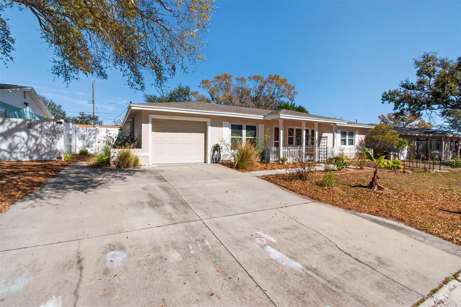 ESQUIRE ESTATES - Residential