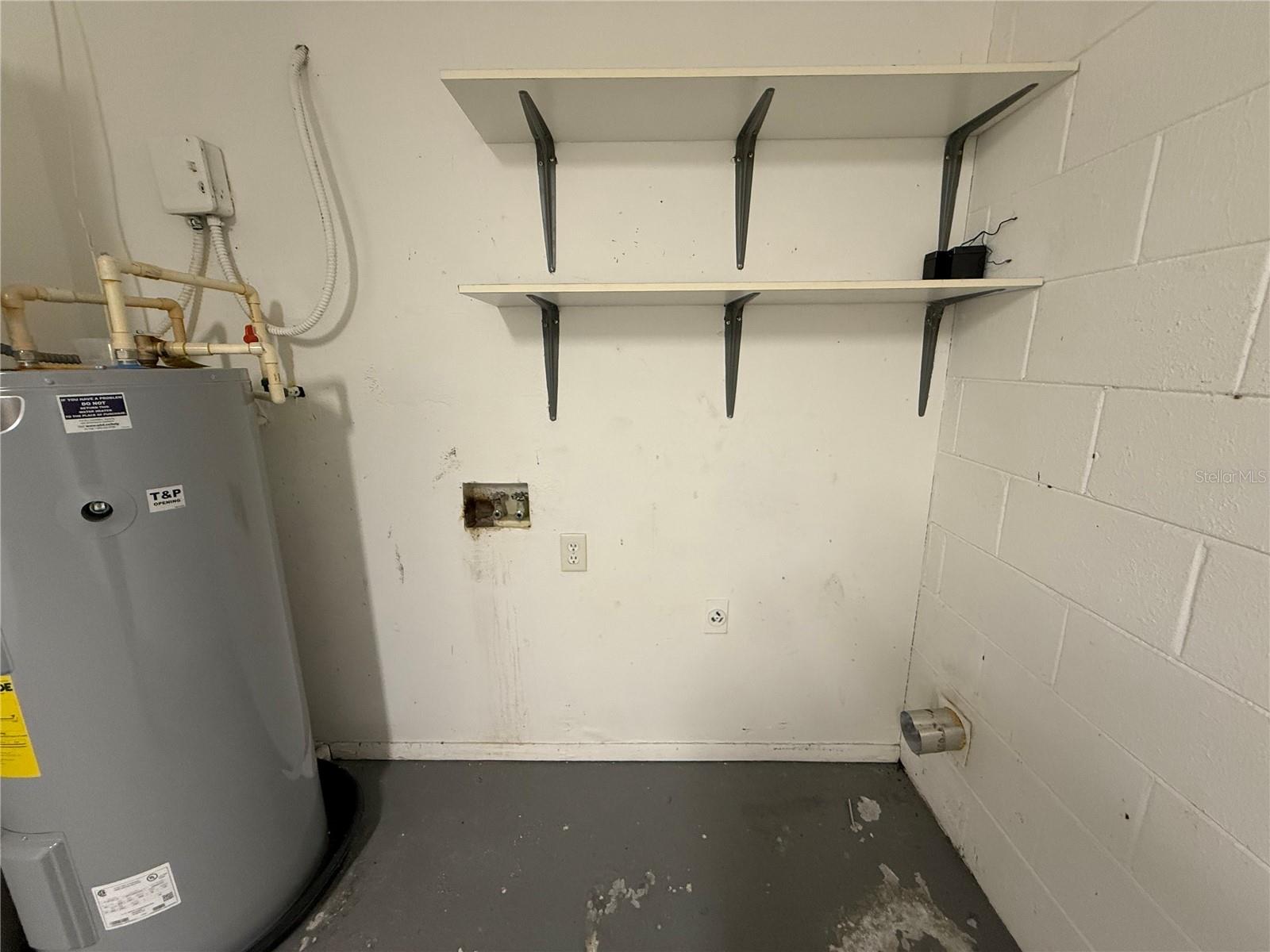 HEATHER LAKES UNIT XIX - Residential Lease