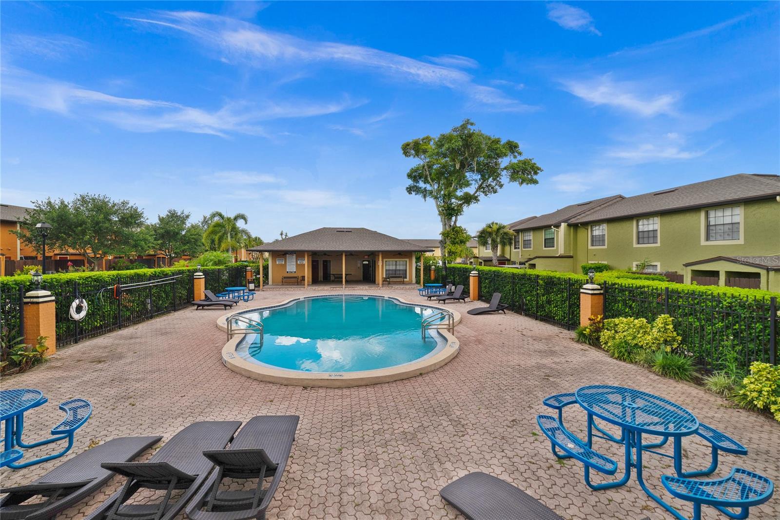 HIDDEN OAKS CONDO PH 02 - Residential