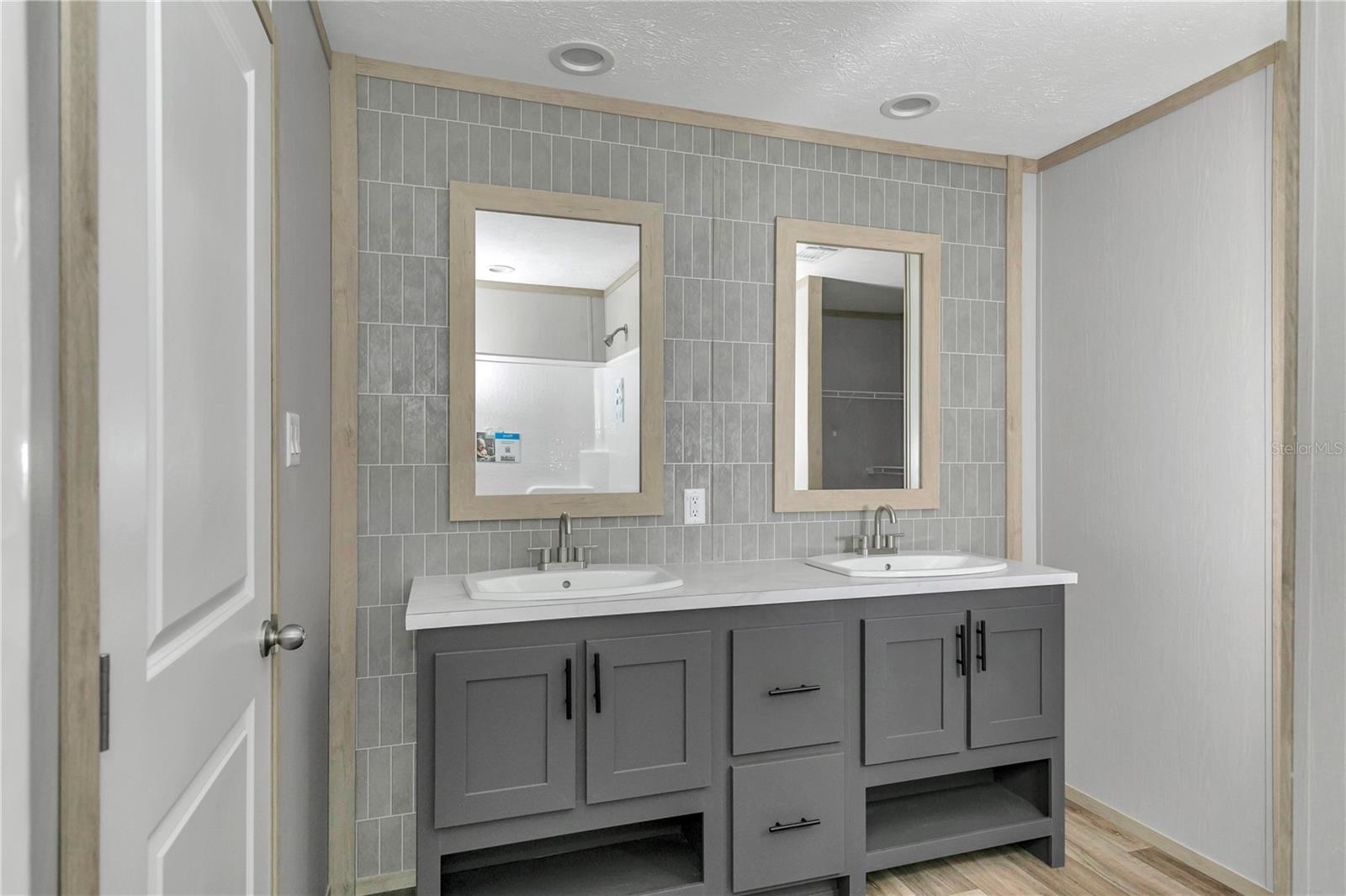 WILLISTON HIGHLANDS - Residential