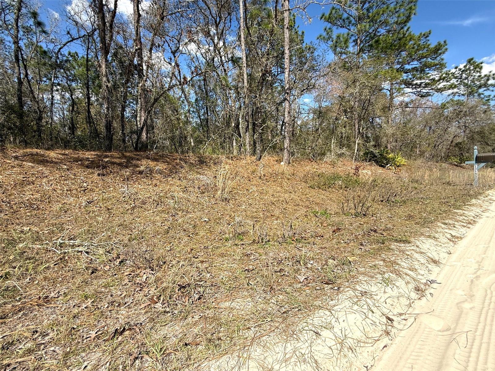 ROLLING HILLS UN 01 - Land