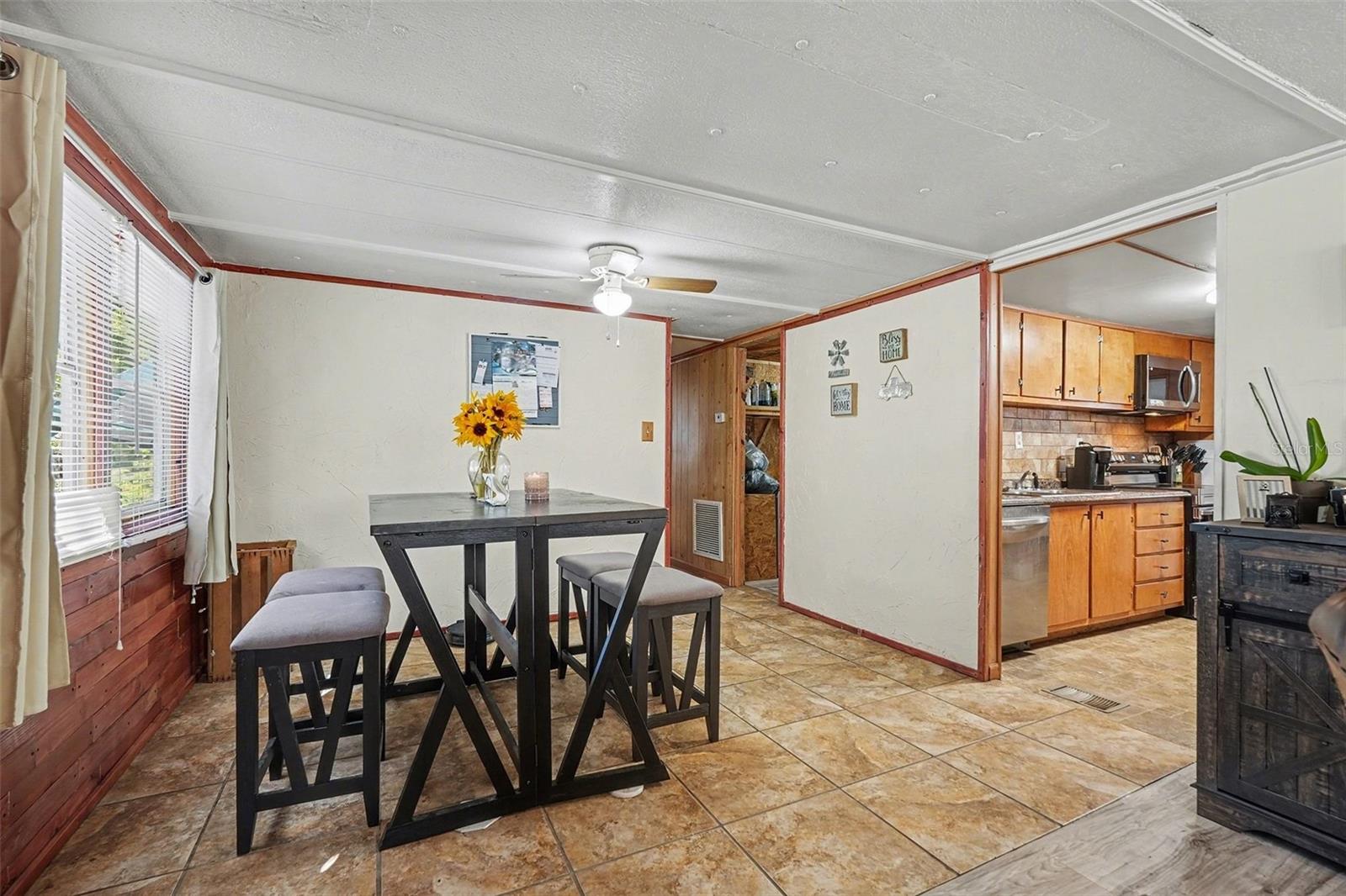 ZEPHYRHILLS COLONY CO - Residential Lease