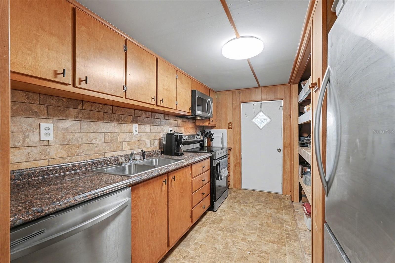 ZEPHYRHILLS COLONY CO - Residential Lease