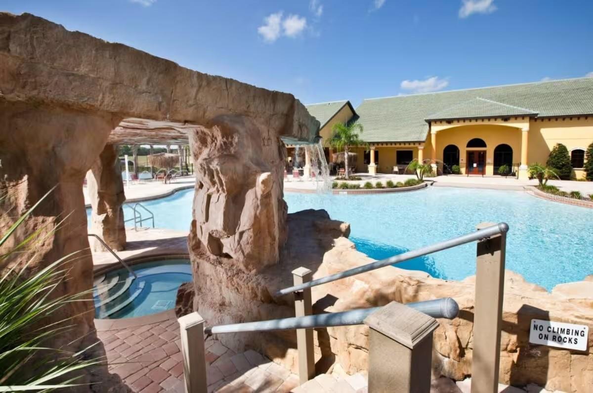 PARADISE PALMS RESORT PH 4 - Residential Lease