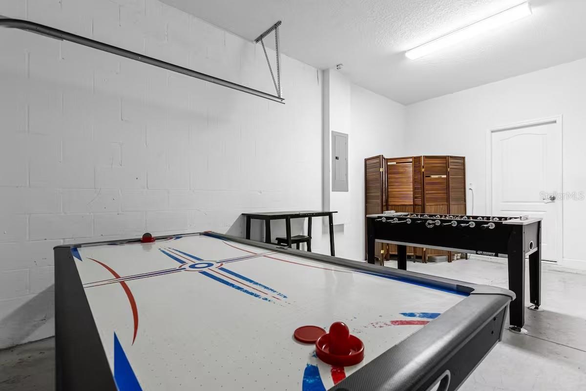 PARADISE PALMS RESORT PH 4 - Residential Lease