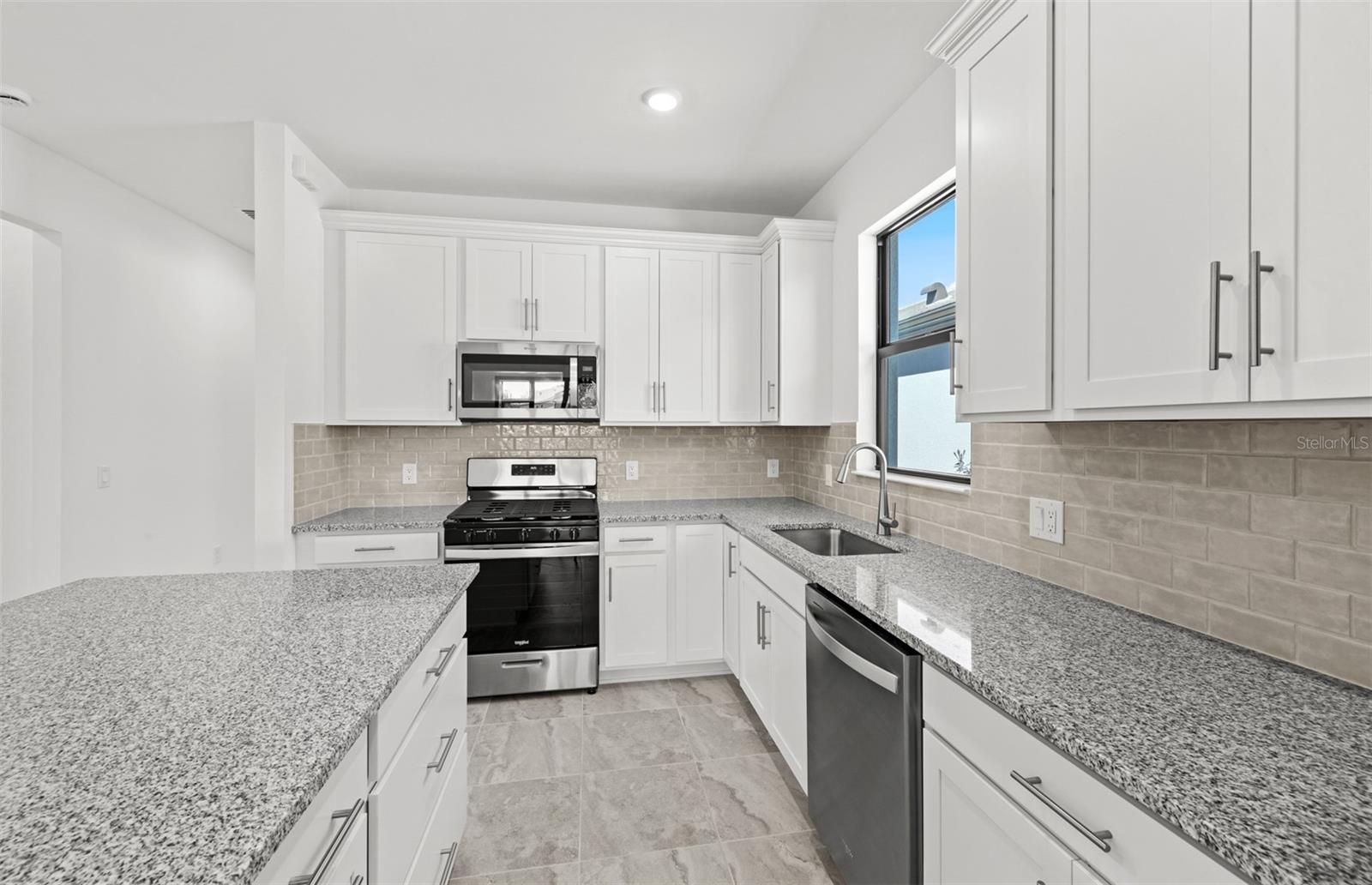 ARBOR OAKS AT THE WOODLANDS - Residential