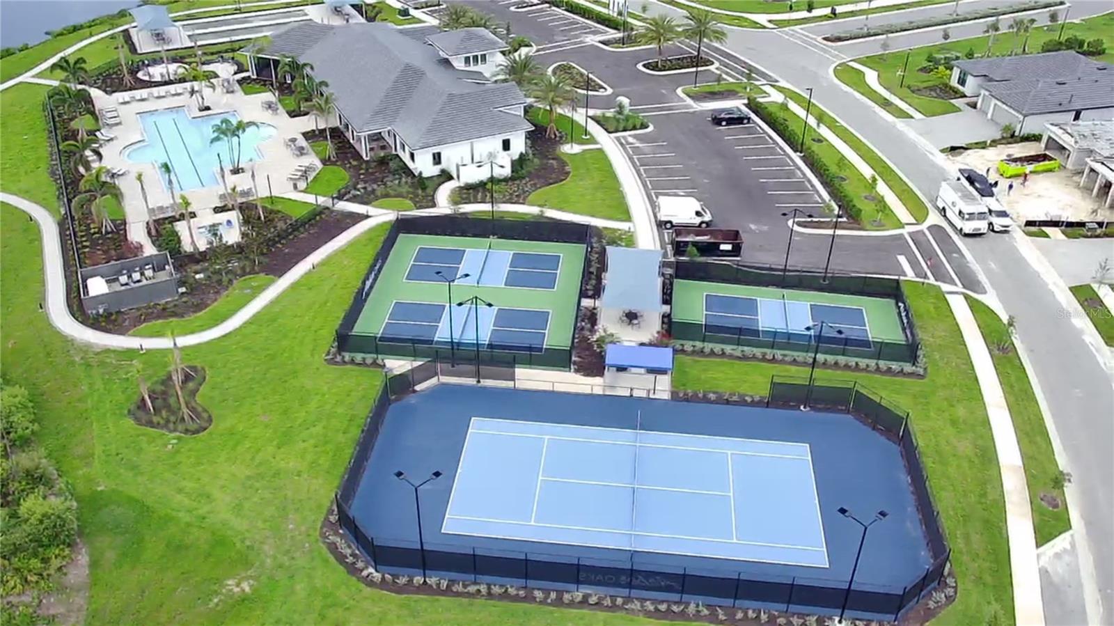 ARBOR OAKS AT THE WOODLANDS - Residential