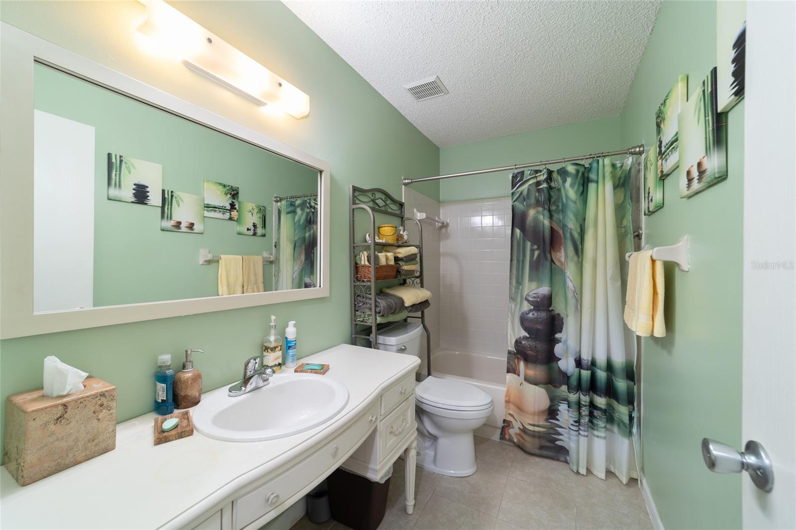 CIRCLE SQUARE WOODS - Residential