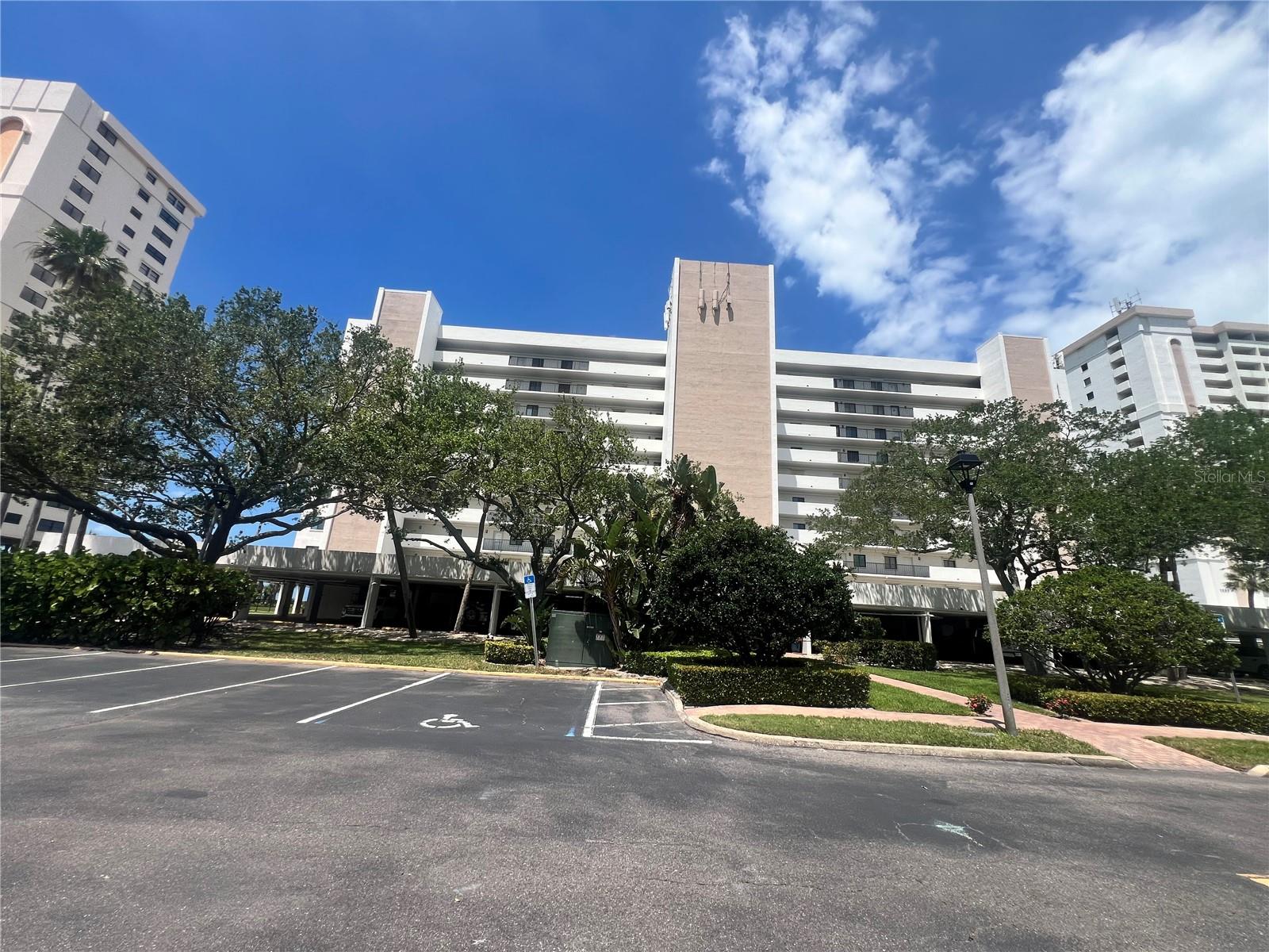 LANDMARK TOWERS 2 - Residential