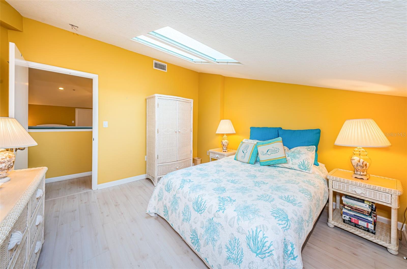 BEACH HOUSE CONDO - Residential