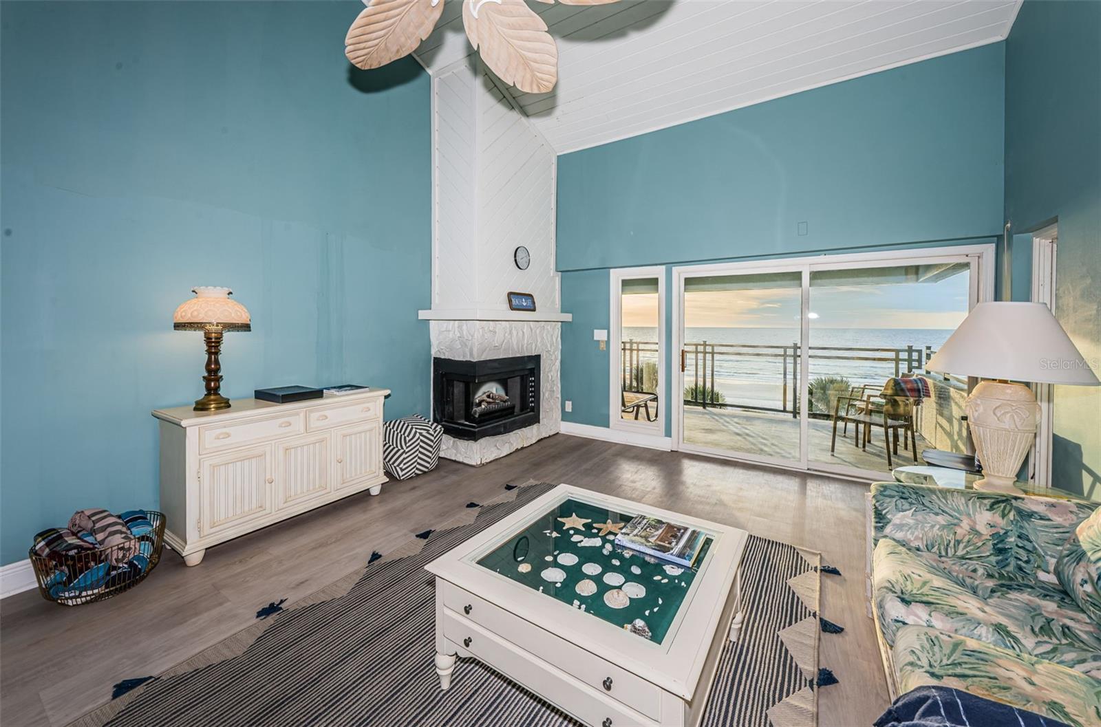 BEACH HOUSE CONDO - Residential