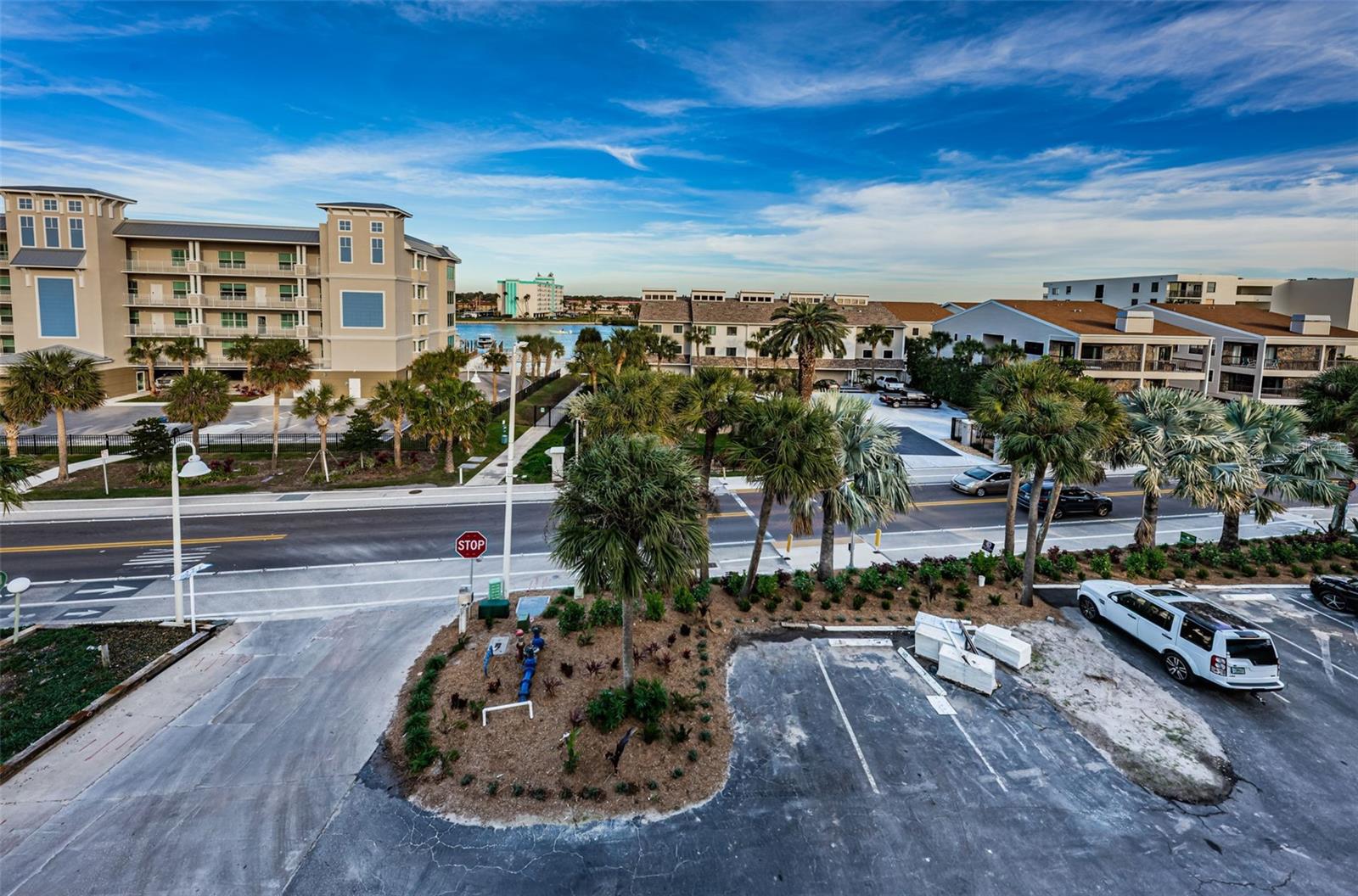 BEACH HOUSE CONDO - Residential