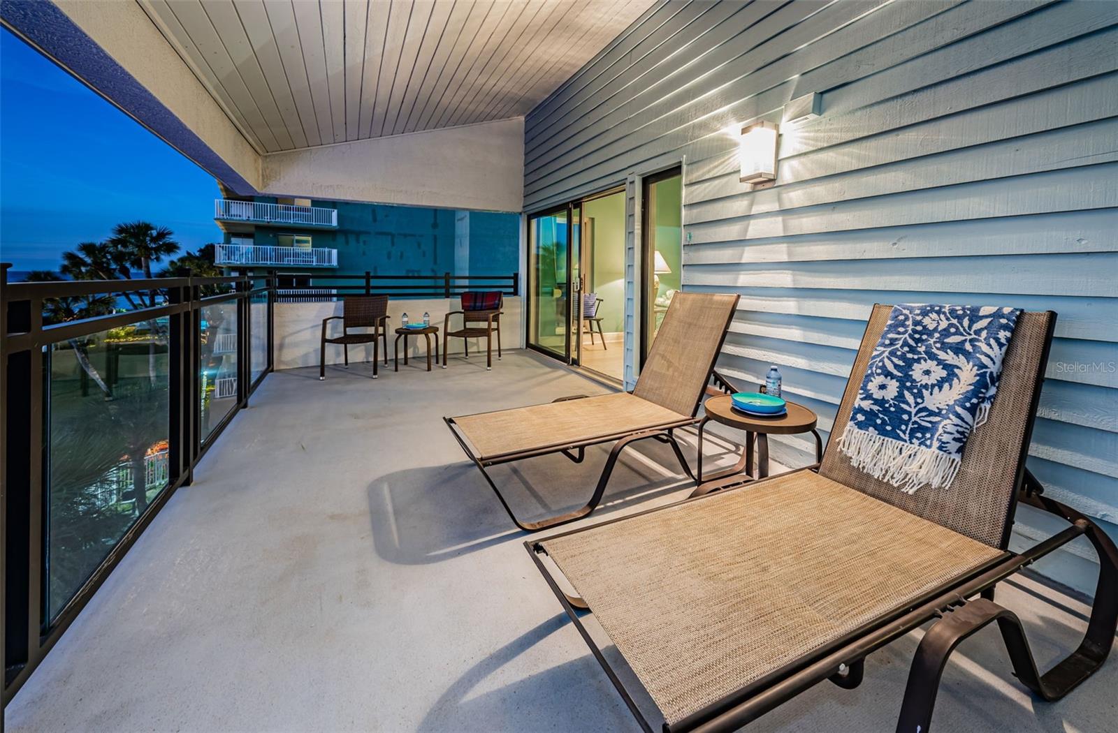 BEACH HOUSE CONDO - Residential