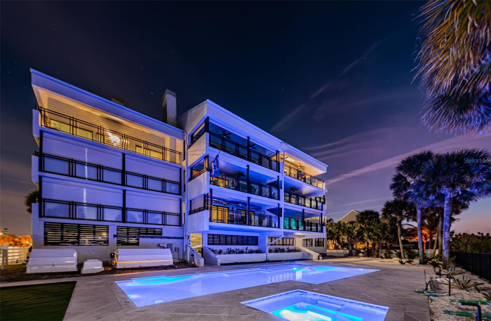 BEACH HOUSE CONDO - Residential